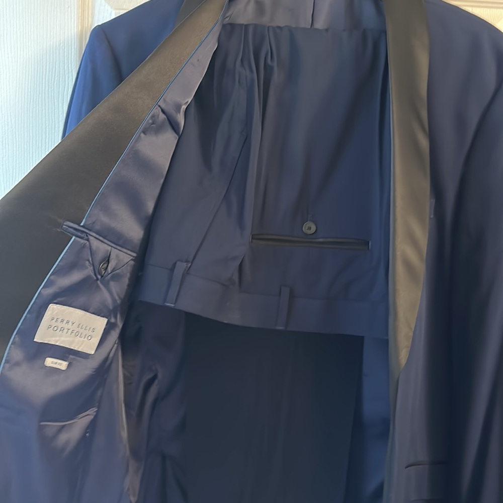 Men’s Navy Blue Tux with shirt and pants - Picture 4 of 7